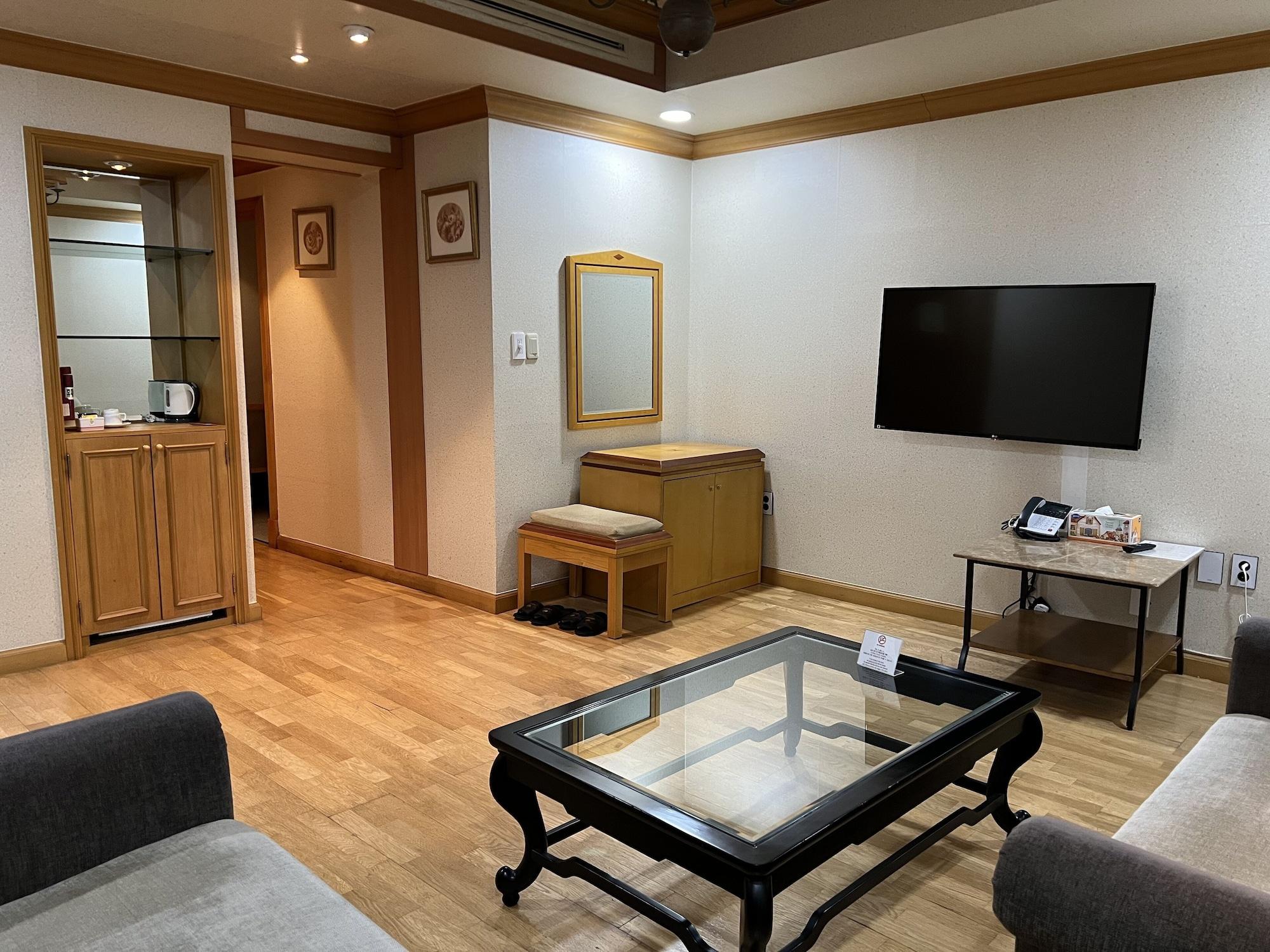 Hotel International Changwon Exterior photo