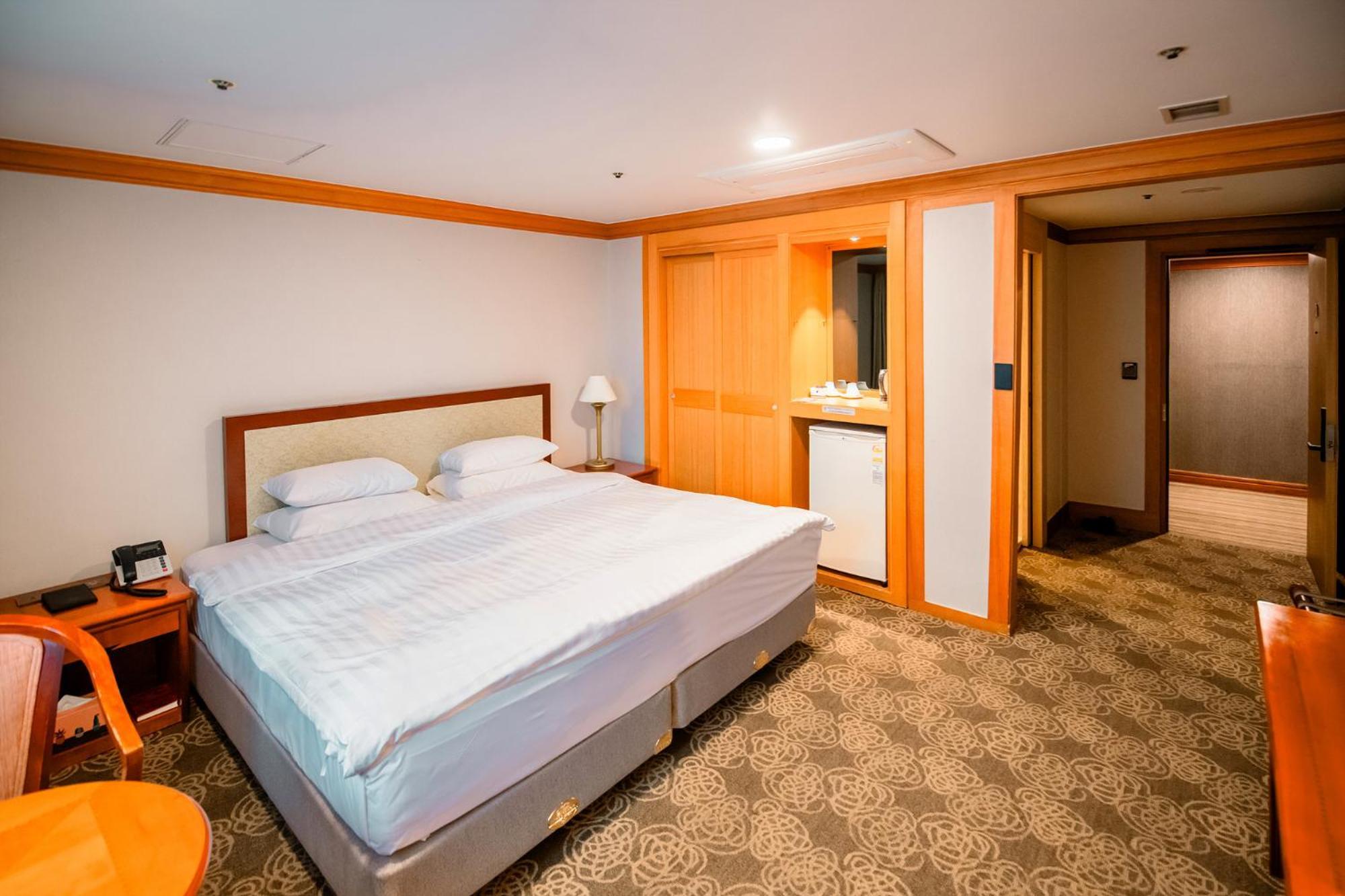 Hotel International Changwon Exterior photo