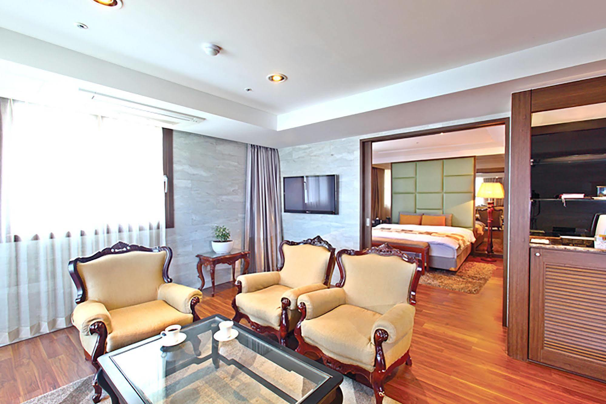 Hotel International Changwon Exterior photo