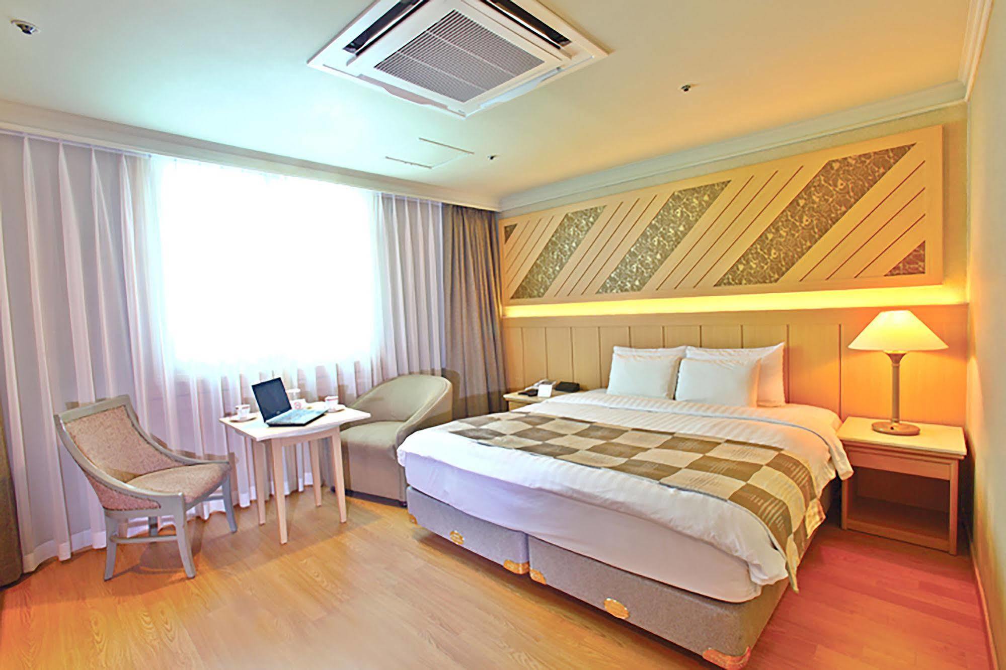Hotel International Changwon Exterior photo