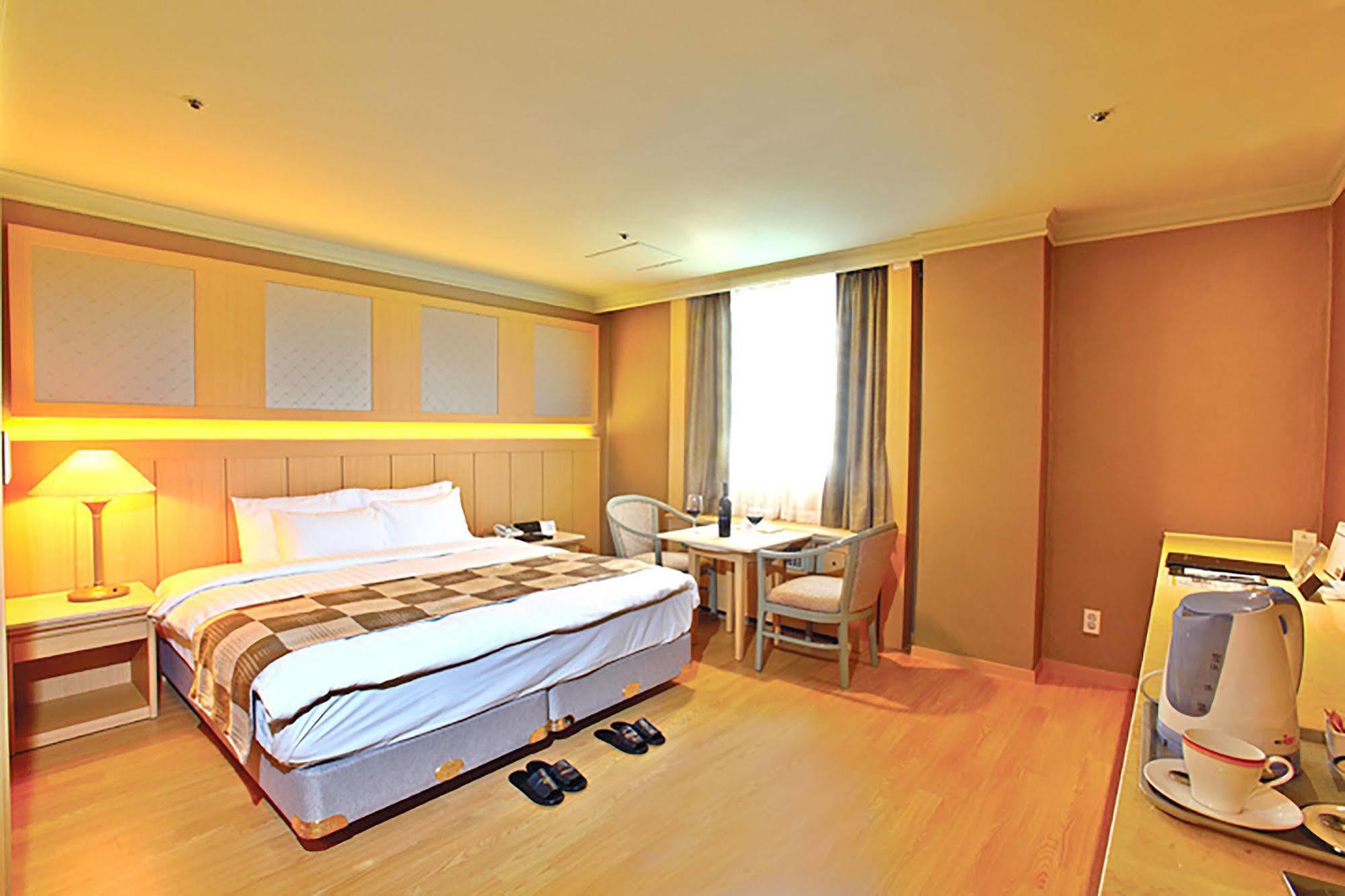Hotel International Changwon Exterior photo